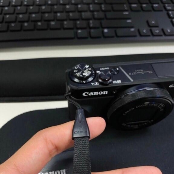 Canon G7X Mark II Digital Camera - Picture 7 of 9